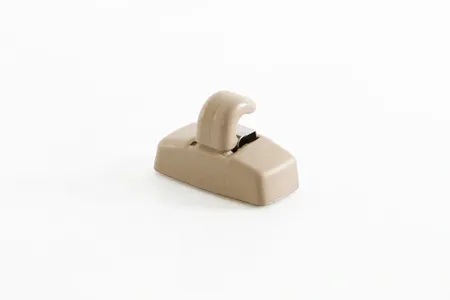 BSG BSG90995035 Кронштейн крепления солнцезащитного козырька