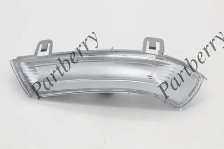 PARTBERRY PB184790 Повторитель поворота VAG Golf Jetta Passat -11 лев.зеркала