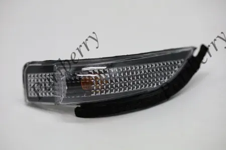 PARTBERRY PB184794 Указатель поворота TOYOTA AURIS,CAMRY,AQUA 17- лев.