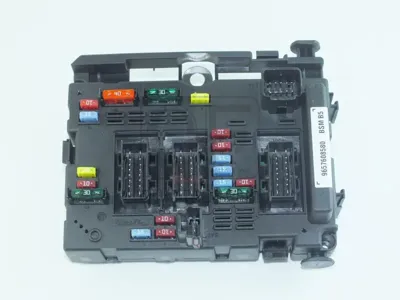 QUATTRO FRENI QF00T00032 Корпус предохранителей