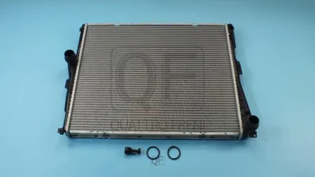 QUATTRO FRENI QF55A00136 Радиатор двигателя MTAT BMW X3 (04-) (E83)